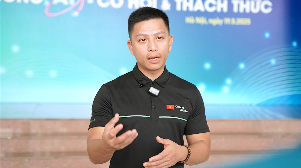 Song song với hoạt động chuyên môn, Hiếu PC đặc biệt quan tâm đến cộng đồng