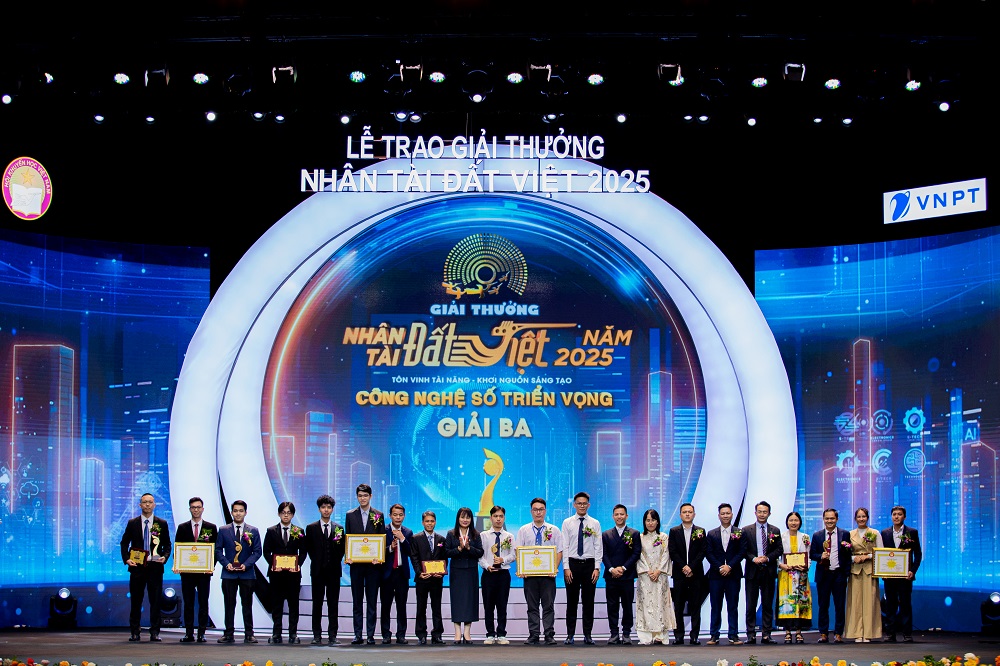 Bốn nhóm tác giả Công nghệ số triển vọng nhận giải Ba